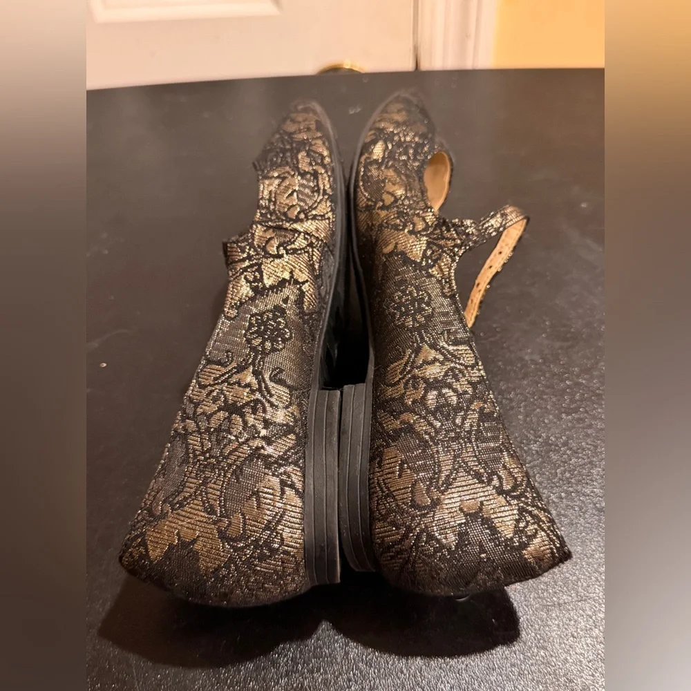 Marc Fisher Black and Gold metallic Floral Flats size 6